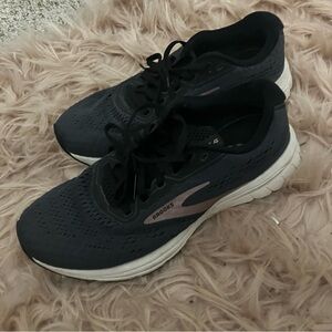 Brooks Anthem 4 Running Sneaker, women’s Size: 7.5 black